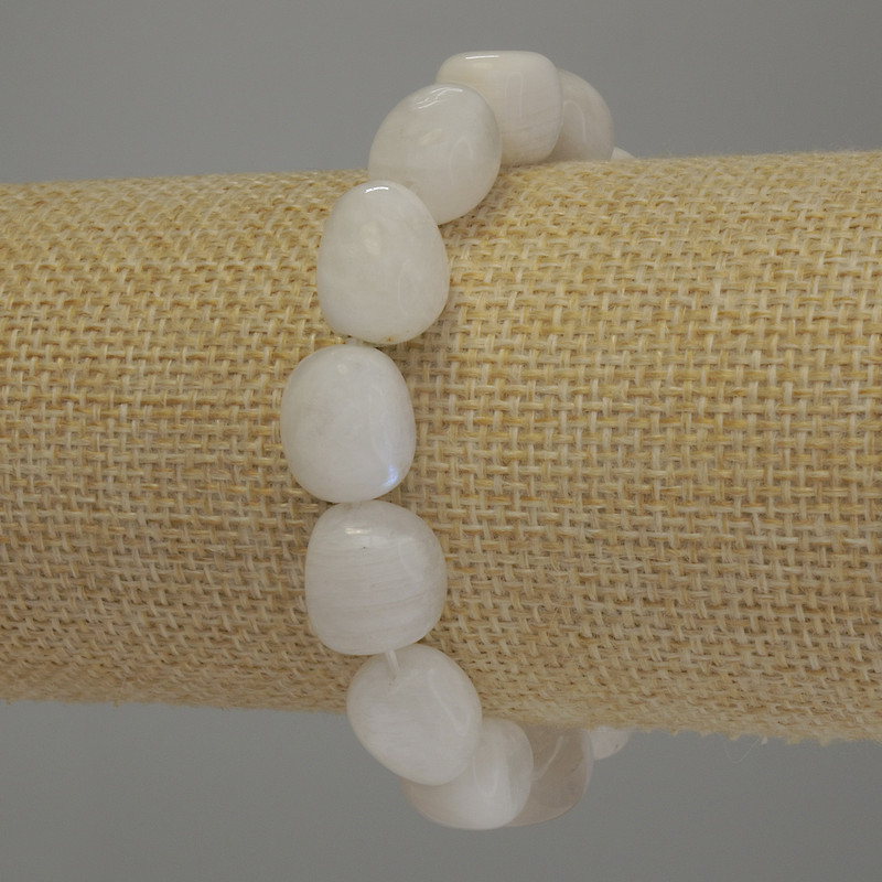 Гривна от адуляр — гранени мъниста, диаметър 12×11 мм, дължина 18 см, еластична