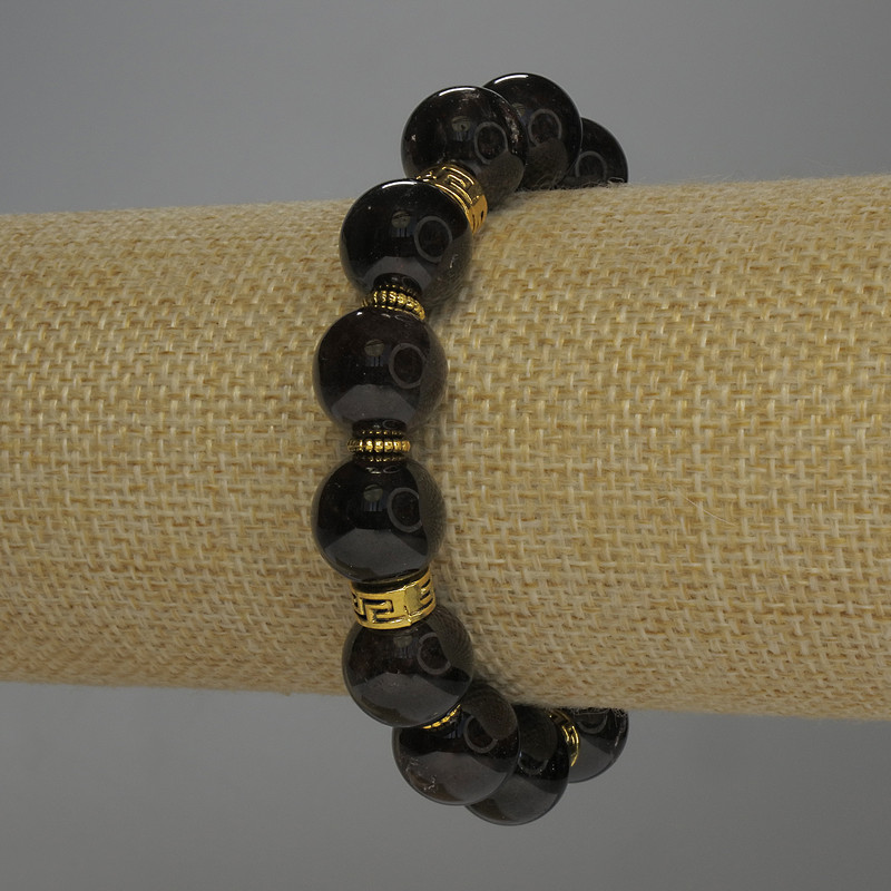 Гривна от гранат с гладка мъниста, диаметър около 12 мм, с метални вложки, дължина 18 см, еластична основа