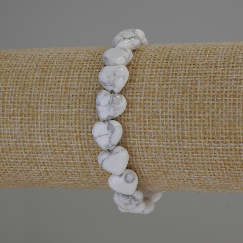 Гривна от каолонг, естествен камък, сърцевидна форма, диаметър 10×10 мм ±, дължина 18 см ±, еластична