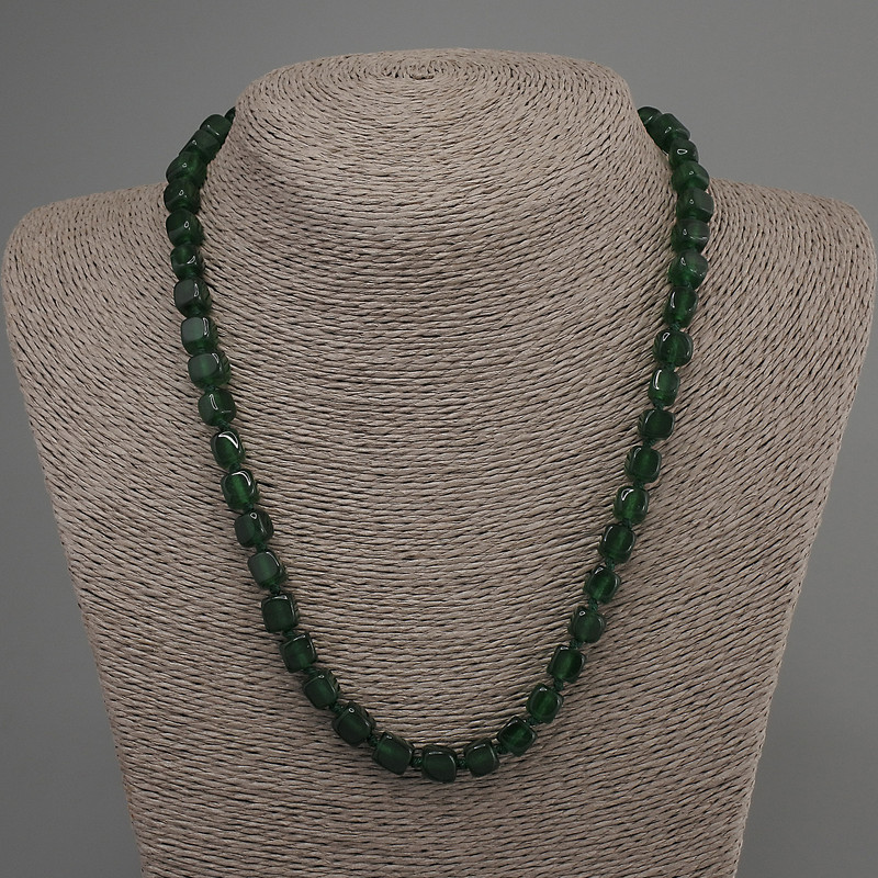 Намисто от хризопраз кубчета, диаметър 7 мм, дължина около 50 мм, с закопчалка