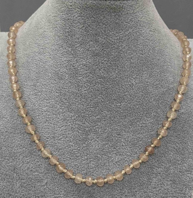 Колие от изкуствен селенит, грановано 6х4 мм, дължина 50 см