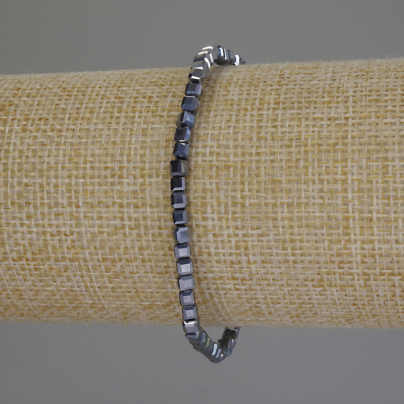 Гривна от терагерц с гранени кубчета, размери 3×3 мм, дължина 18 см, еластична