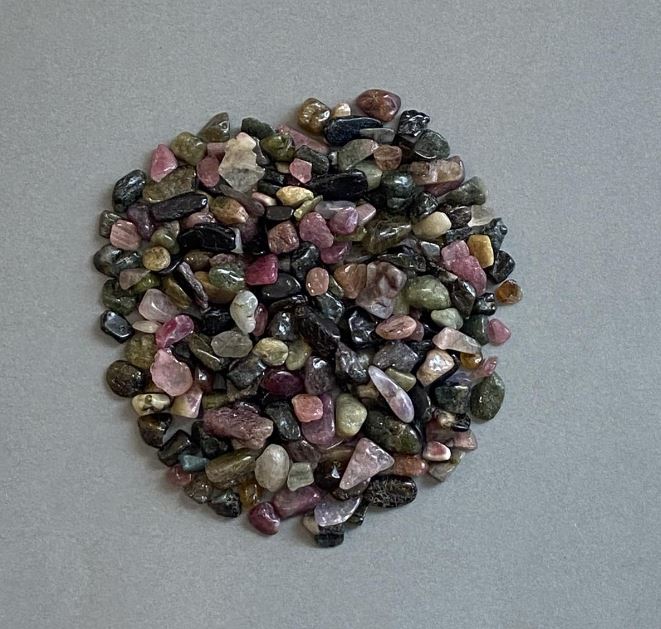 Натурално късче турмалин без дупка