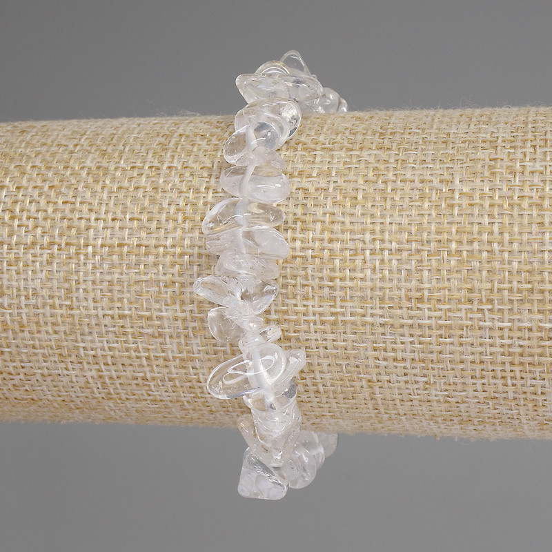 Гривна от планински кристал – ситни кристалчета 7–11×4–6 мм ±, дължина 18 см ±, еластична