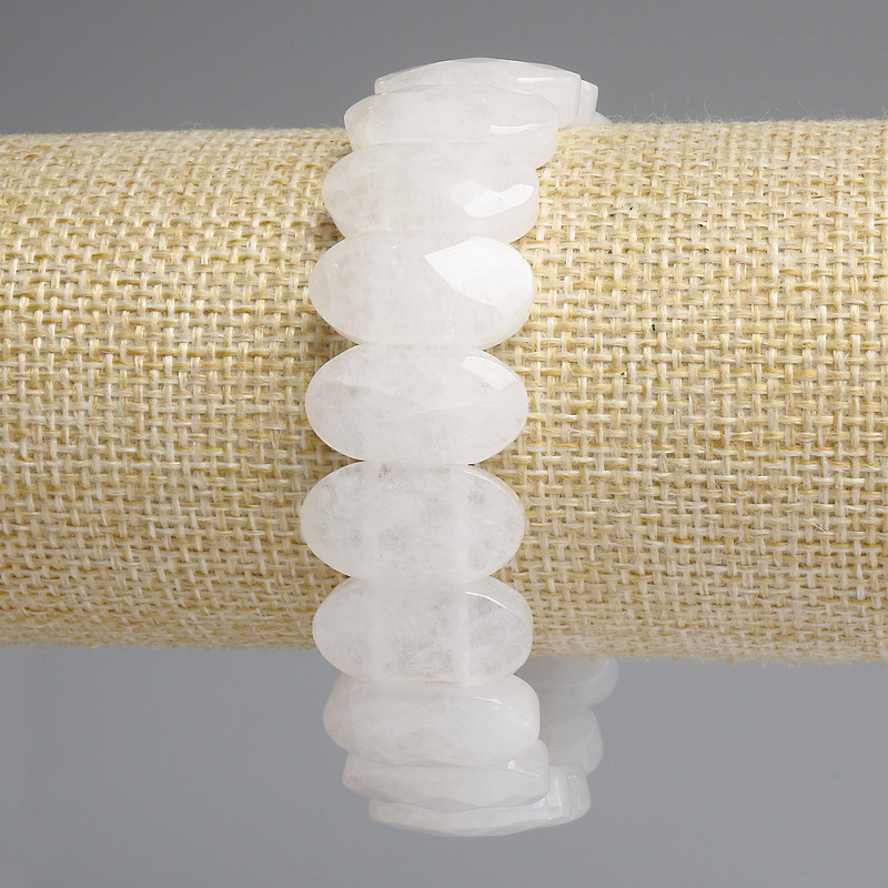 Гривна с планински кристал, грановани заоблени звена, диаметър 20x10, 5 мм ±, дължина 18 см ±, еластична основа