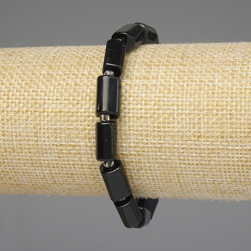 Гривна от турмалин, фасетирани 12×7–8 мм, мъниста 3 мм, дължина 18 см, еластична основа