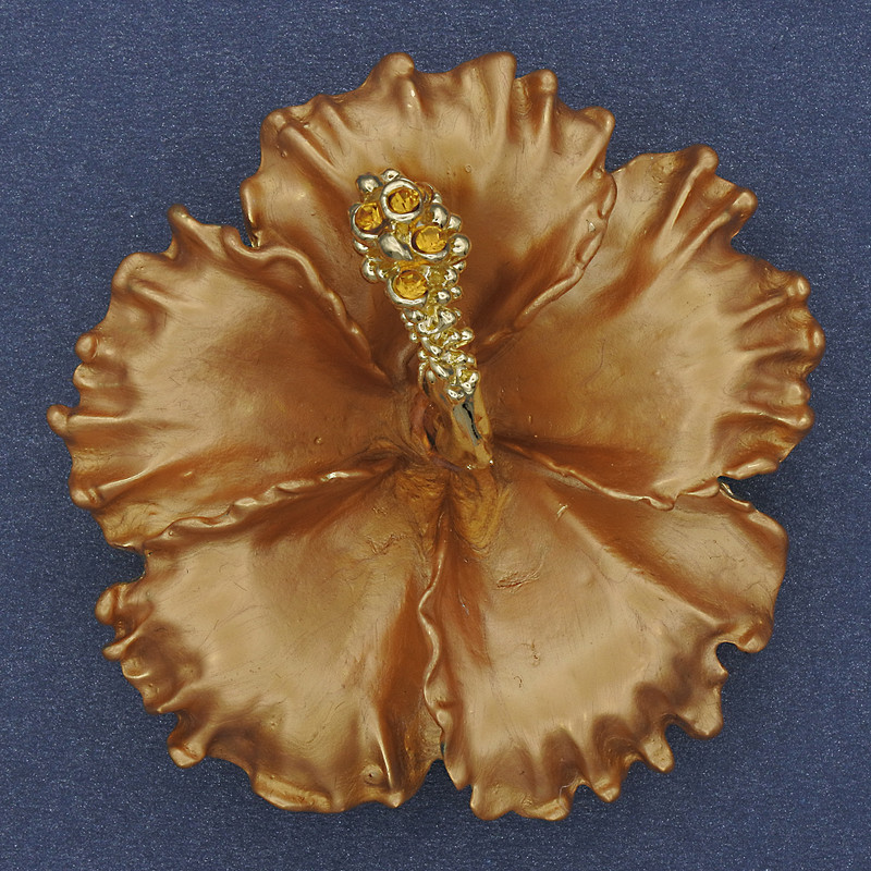Брошка-висулка Цвете петуния, матова емал, жълти кристали, златист метал 51x51 мм+