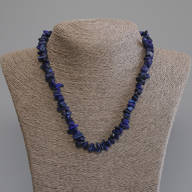 Намисто от лазурит — късчета, диаметър 6–13 × 2–7 мм, дължина 50 см, с закопчалка