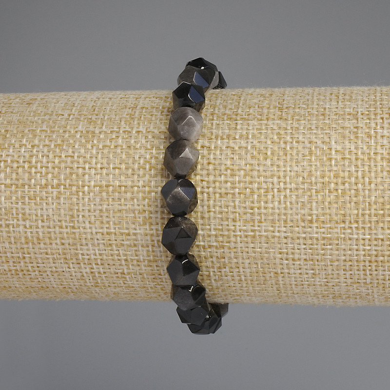 Гривна от естествен камък със сребрист обсидиан, многостенни фасети, диаметър 8×7 мм ±, дължина 18 см