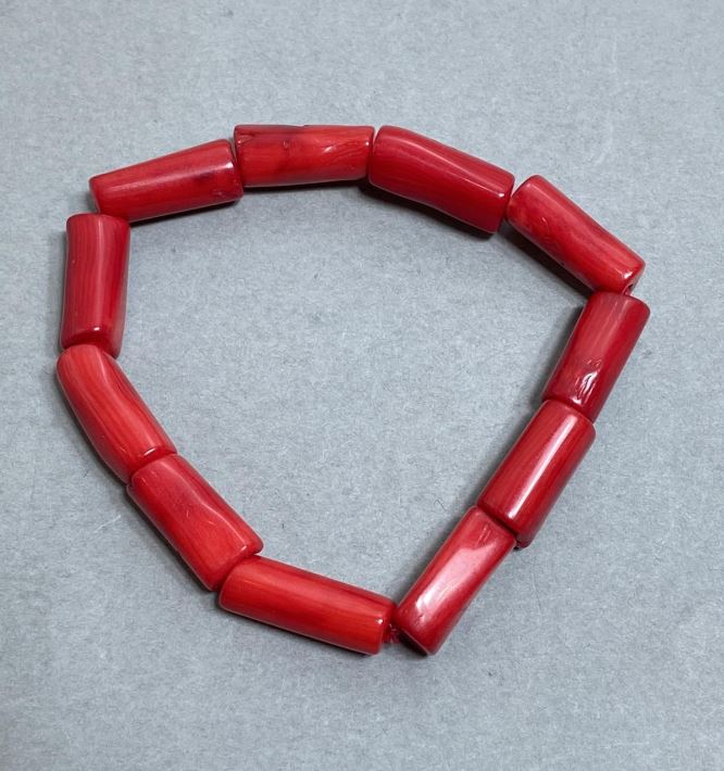 Гривна от огранен корал 18–22×9–12 мм, дължина 18 см, еластична