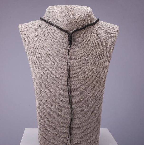 Черен шнур за колие 60 см