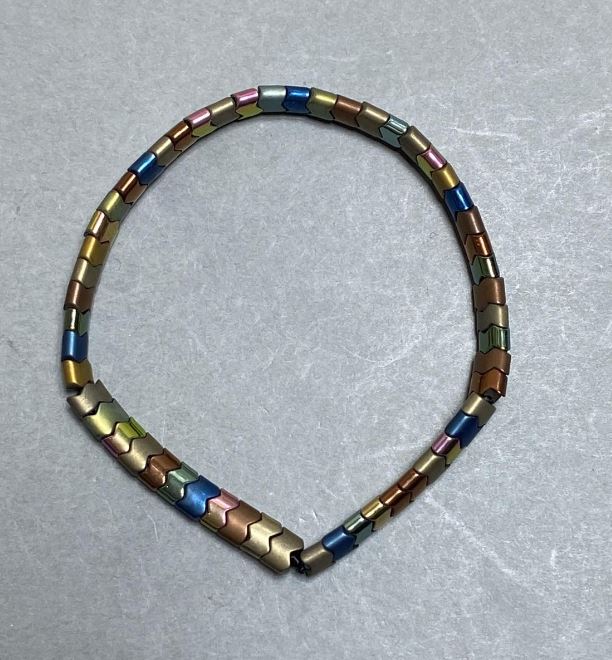 Браслет от хематит «Вълна», диаметър 5 мм, 5×4 мм, дължина 18 см, еластична основа