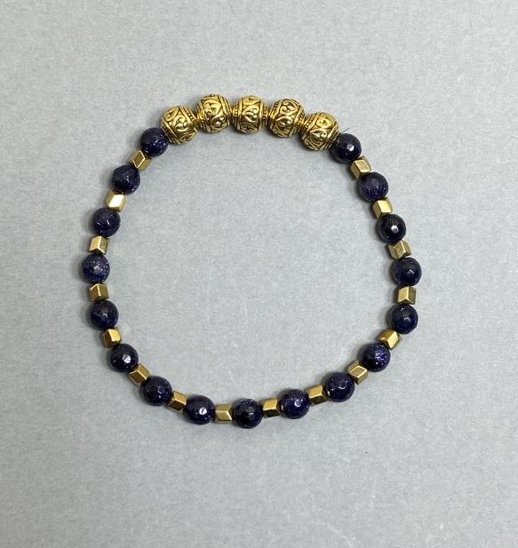 Гривна от авантюрин син пясък, гранована топка 6 мм ±, гематитови вложки във формата на стрела 3,5×3,5 мм ±, дължина 18 см, еластична основа