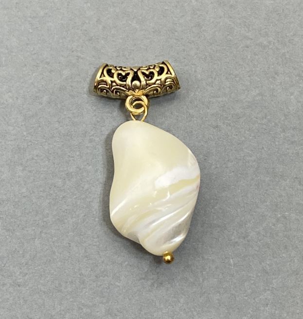 Кулон от перламутър 14-18х12-13мм+- (асортимент размери) с бейл 14х+6мм+