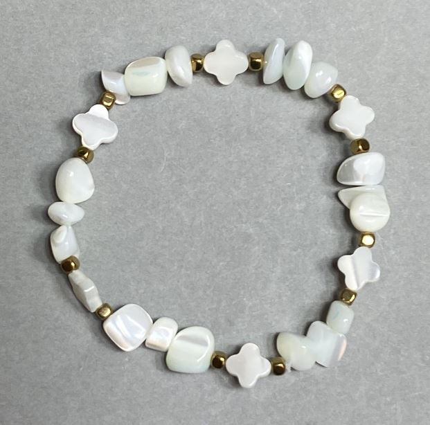 Браслет перламутрови фасетирани мъниста 89-, 5х3-5мм+-кръст 8мм+-гематит кубик 3мм+-, дължина 18см, еластична основа