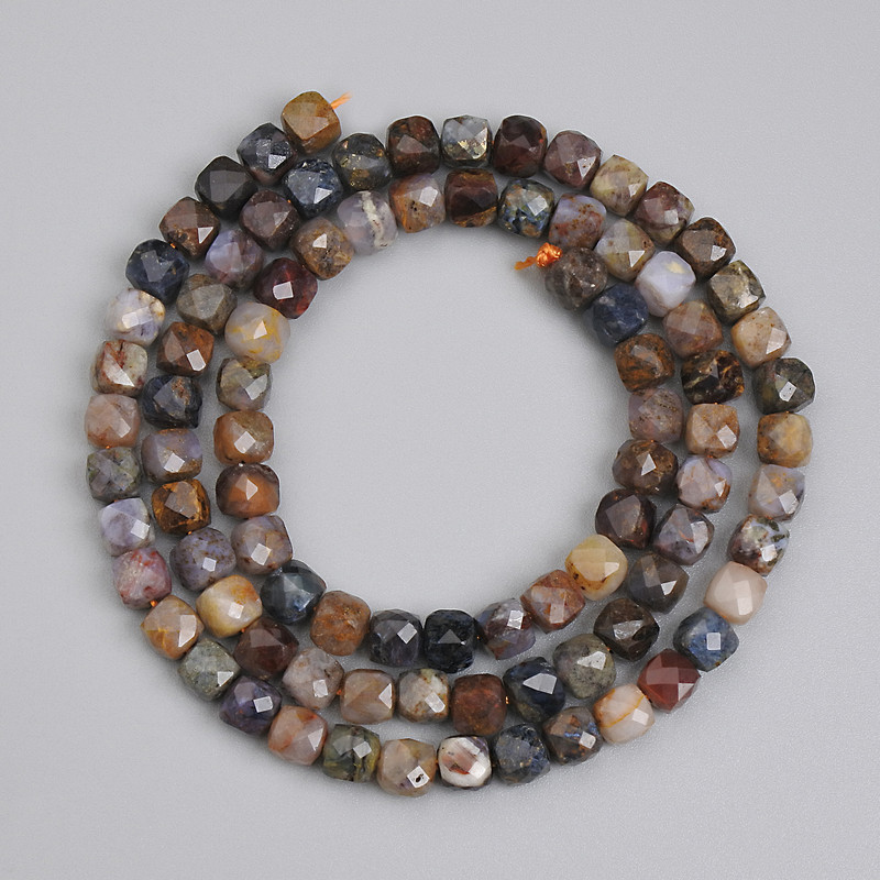 Мънисти петерсит грановани кубчета 4х4 мм ± дължина 39 см ± на конец