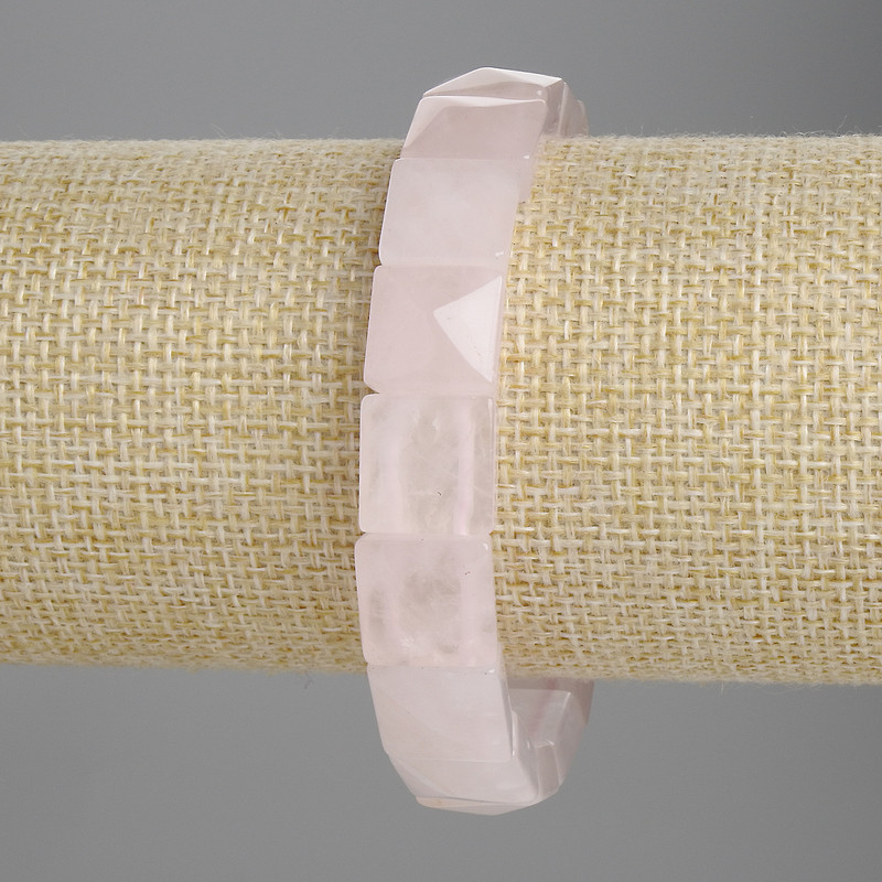 Гривна от розов кварц гранена ланка 12×12 мм ±, дължина 18 см ±, еластична