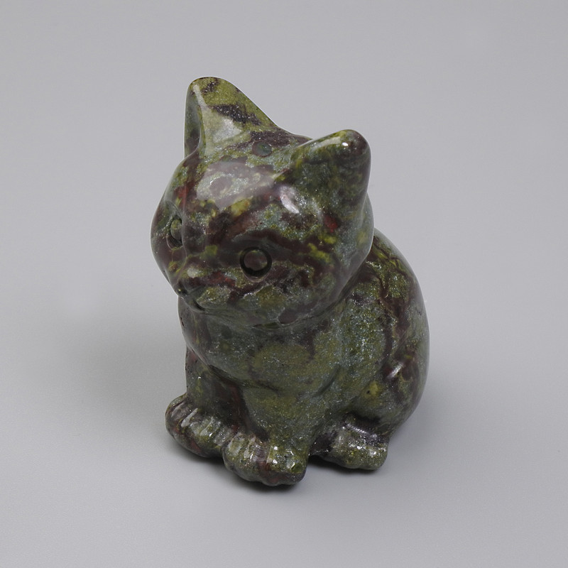 Сувенирна статуетка котка от яшма «Кръв дракона» 40×30×23 мм+