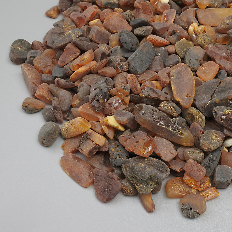 Натурални янтарни парченца без дупка 5–20×3–15 мм ± (за 100 г ±)