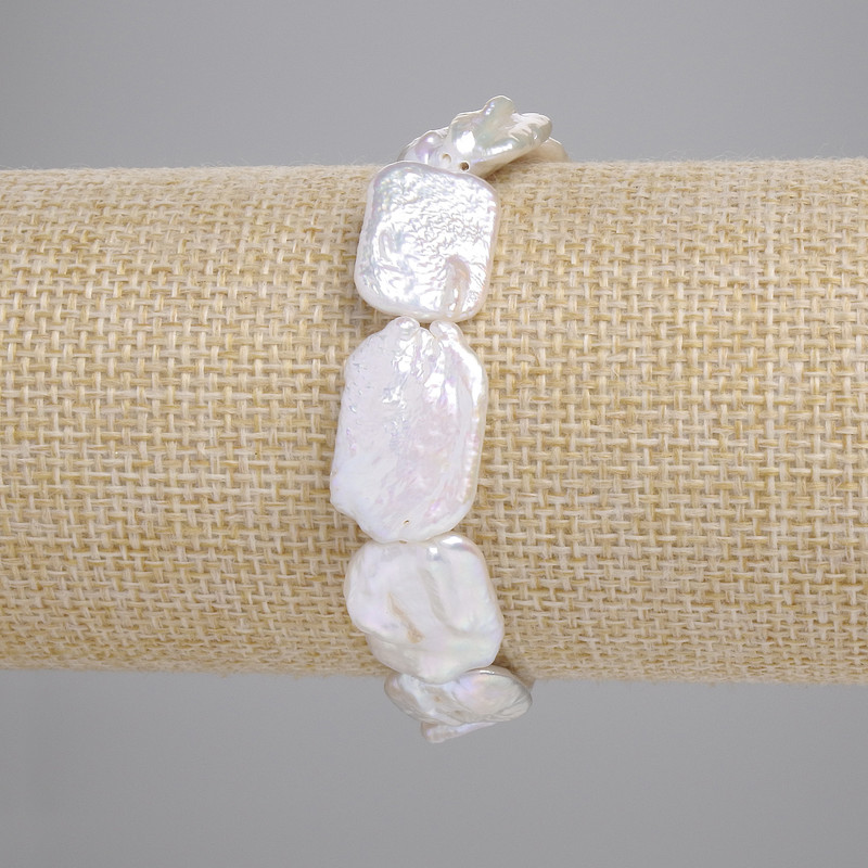 Гривна от барокови перли с оттенък «бензинов», диаметър около 18–21×13–14 мм ±, дължина 18 см ± (еластична)