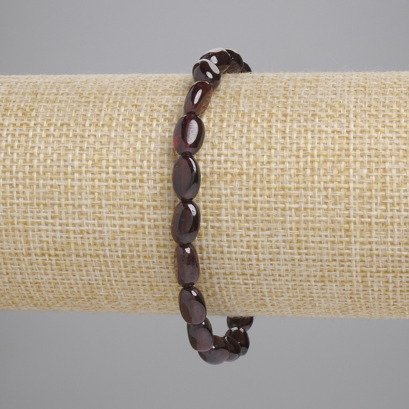 Браслет от гранат огранен, диаметър 9×6 мм, дължина 18 см, еластична основа