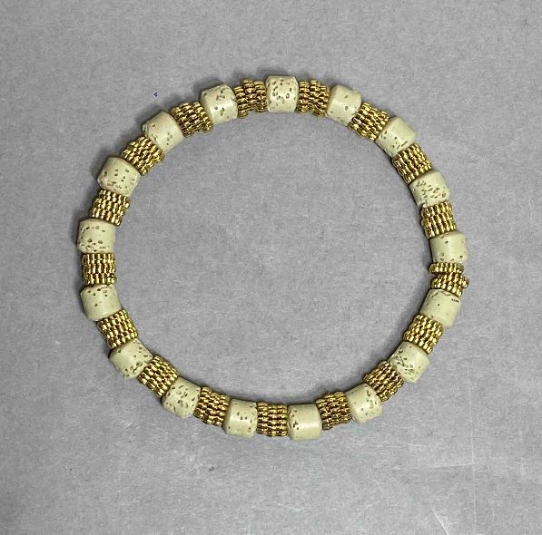 Браслет от лава цилиндър 6×6 мм ± с метални вложки, дължина 18 см ± еластична основа