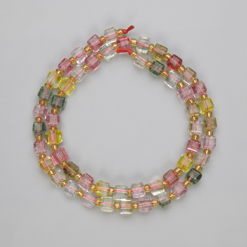 Мънисти от тонован кварц – гранен куб, 5×5 мм ±, бисер 3 мм ±, дължина около 37 см ± на конец