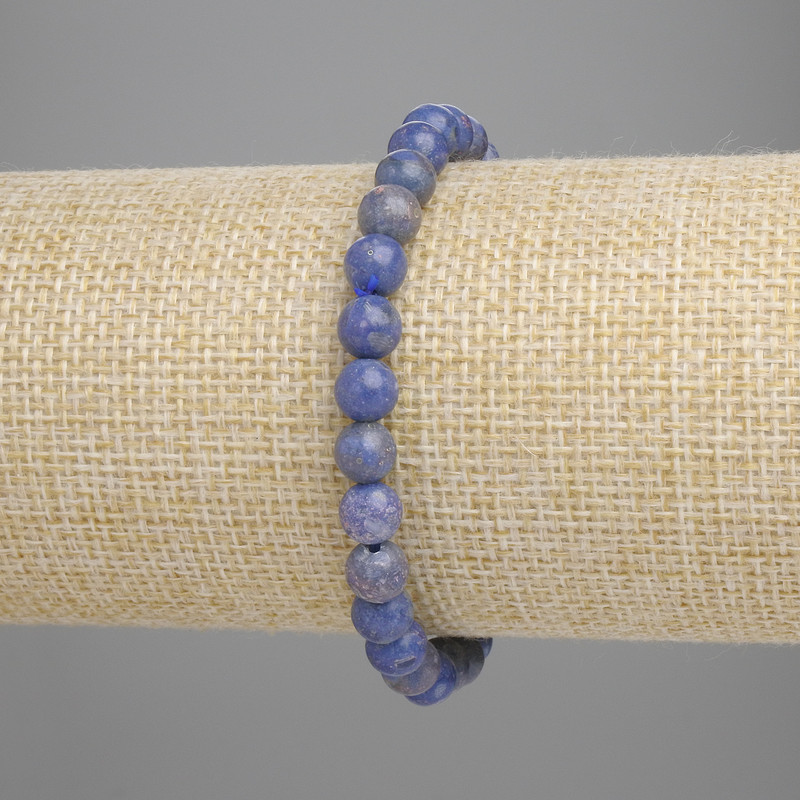 Гривна от порест корал с гладки топчета диаметър 6 мм ±, дължина 18 см ±, еластична основа