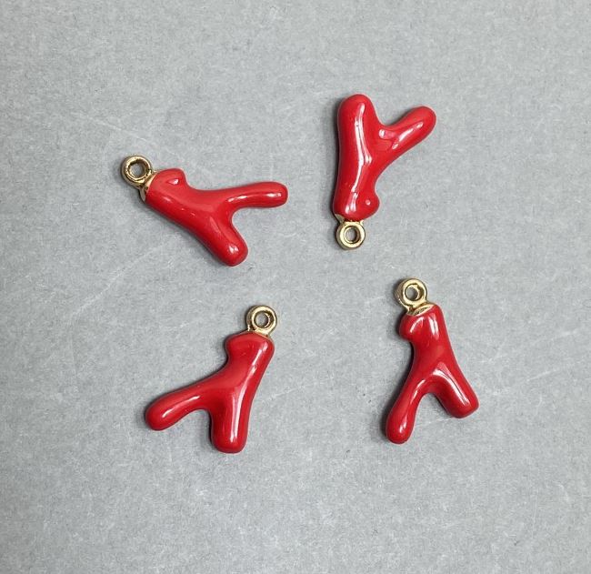 Висулка с червена емал и златист метал, диаметър 20×11 мм+-, диаметър на отвора 2,2 мм+-, опаковка (4 бр.)