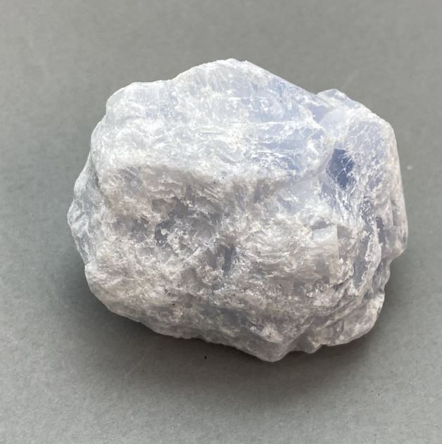 Аквамарин естествен необработен камък, диаметър 52х42х37 мм ± (размери от асортимента) (Цена за 100 г)