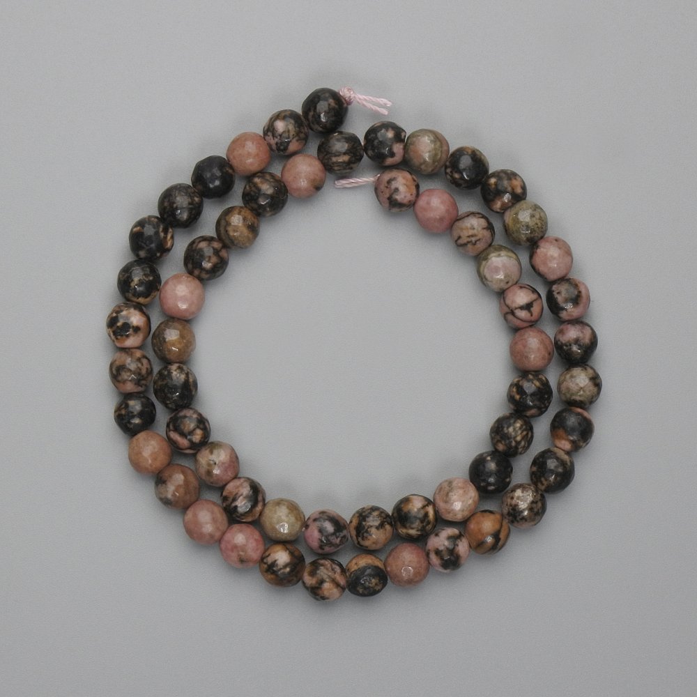 Родонит грановани мънисти на конец, диаметър около 6 мм, дължина около 35 см