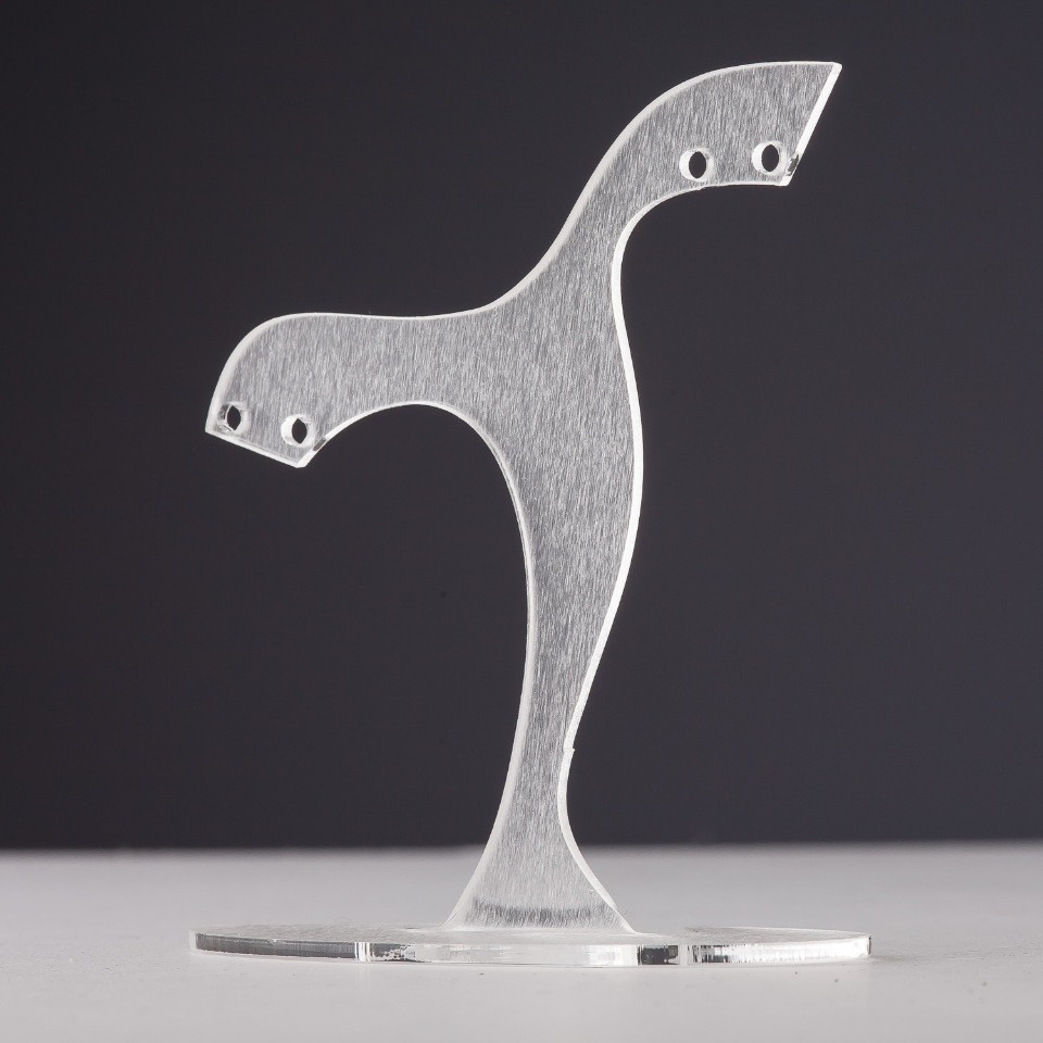 Стойка за обеци от бяла матова пластмаса, височина 8 см