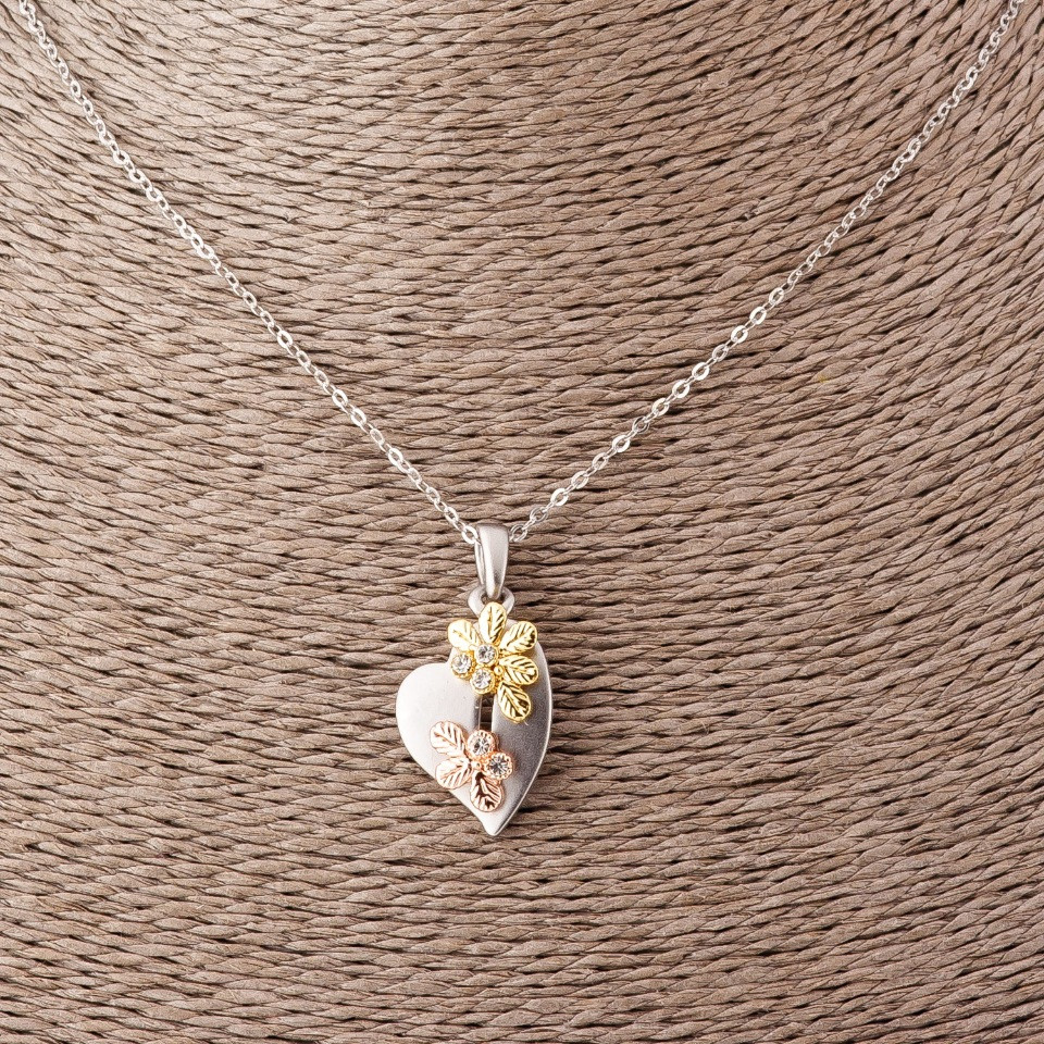 Ожерелие «Сърце с цветя» на якорен синджир, дължина 52 см, диаметър 2,5×1,7 см, сребрист матов метал