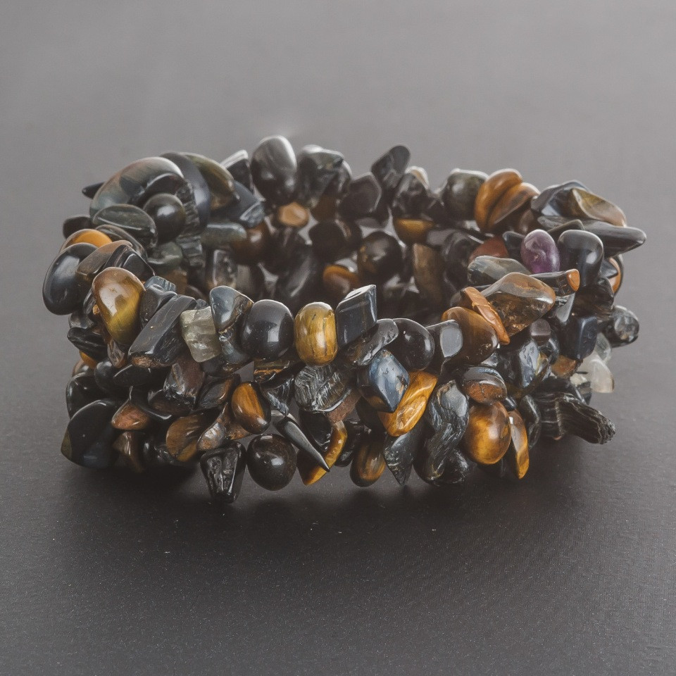 Гривна със соколино око 'камъче от естествен камък' на ластик