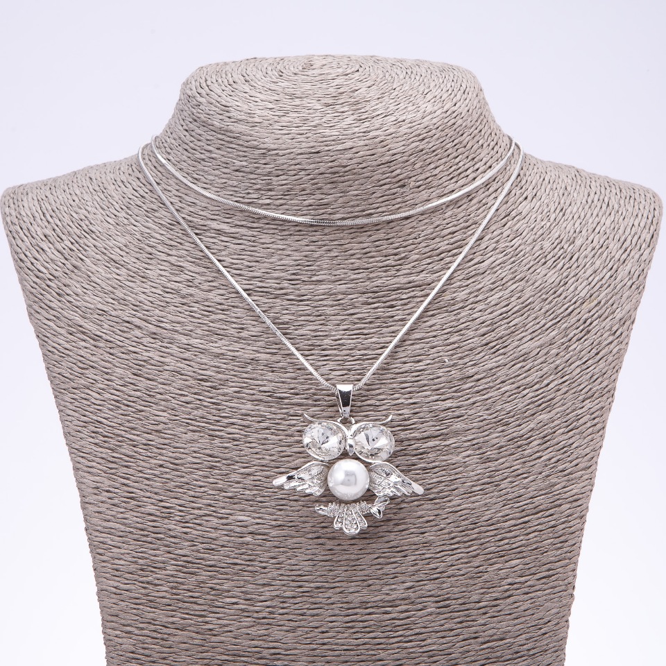 Медальон на синджир със сова с перла, бели очи, дължина 75 см, диаметър 4×3,5 см