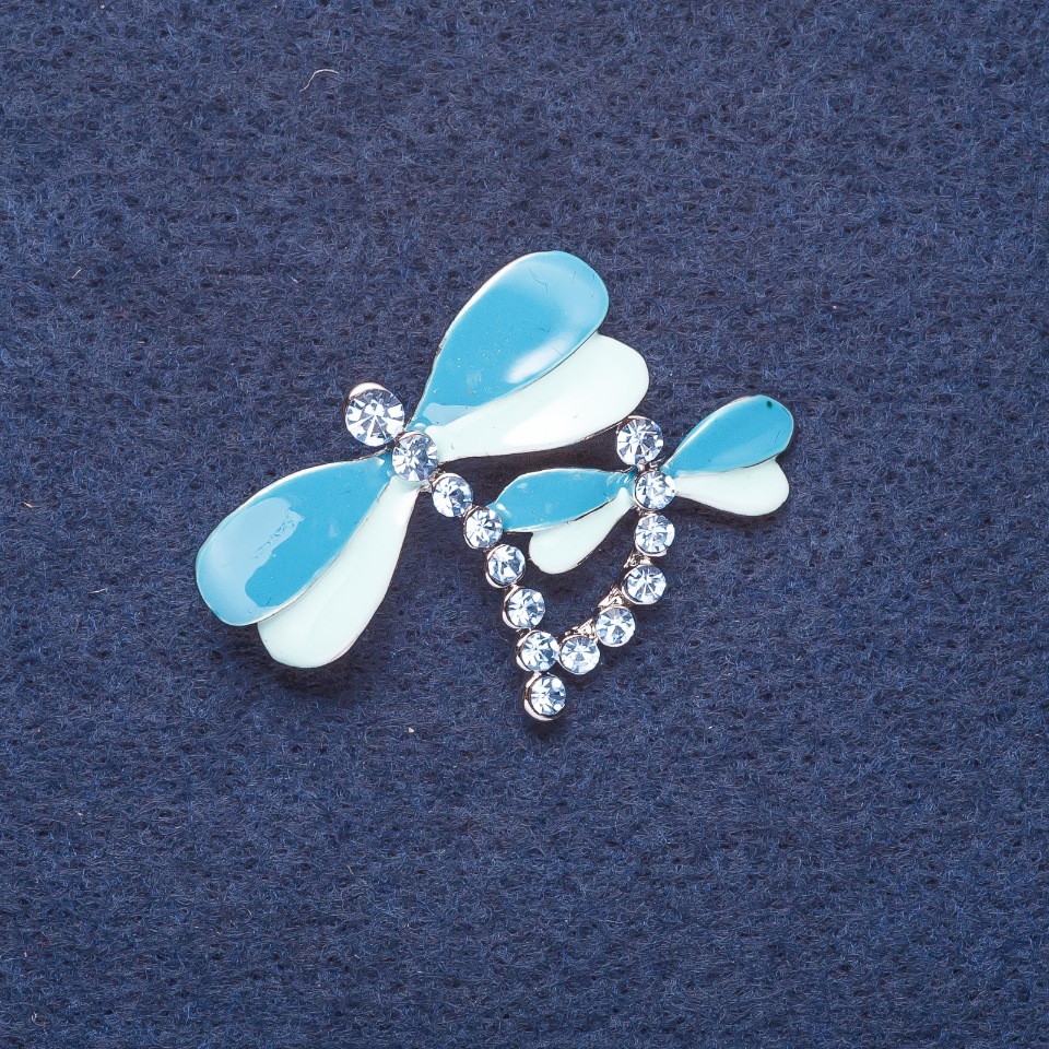 Брошка „Пеперуди“ — груба емал, цвят на метала: сребрист, размери 4×2,5 см