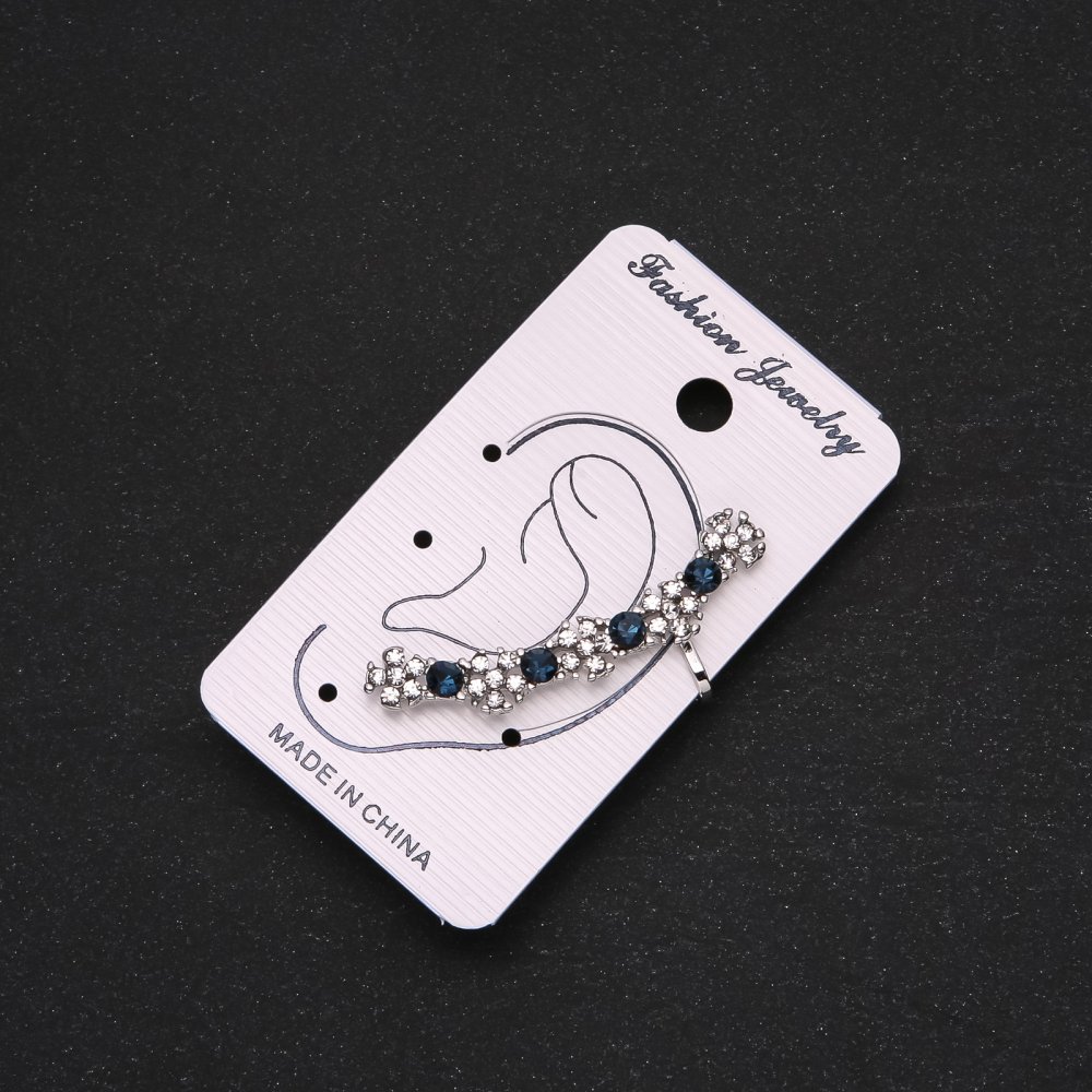 Каф за ухото със сребрист нюанс, със сини кристали и бели цветчета