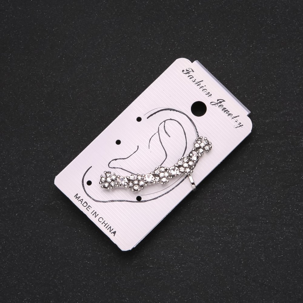 Кафи на ухото със сребристо покритие, бели кристали и бели цветчета