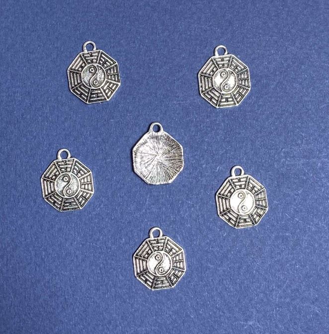 Фурнитура – висулка „Книга на промените Ин-Ян“ 16×19 мм, разфасовка 20 г ±12 бр