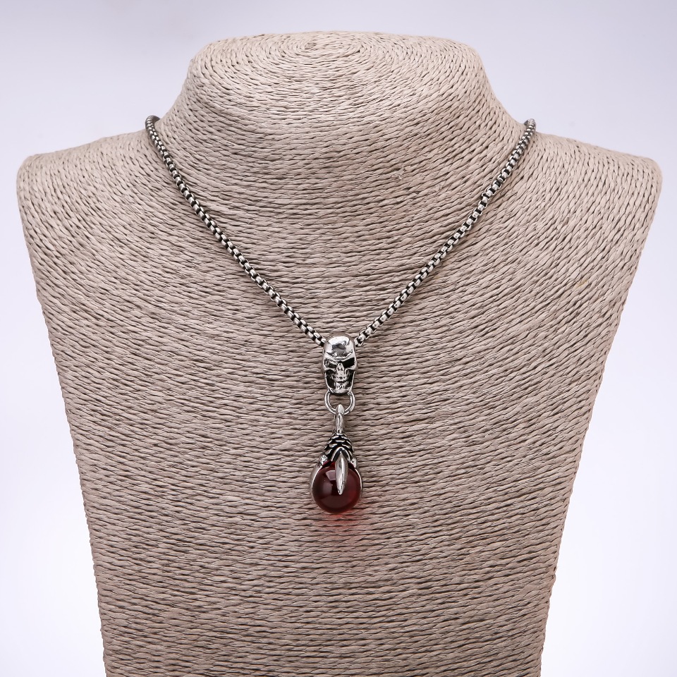 Кулон в стил „панк гот“ Топка в лапи 15×32 мм на верижка, дължина 65 см