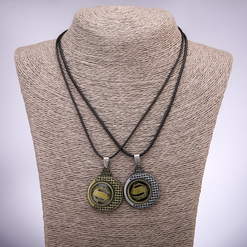 Парни медальони за приятелство „Супермените“, дължина 42–48 см, диаметър 30 мм