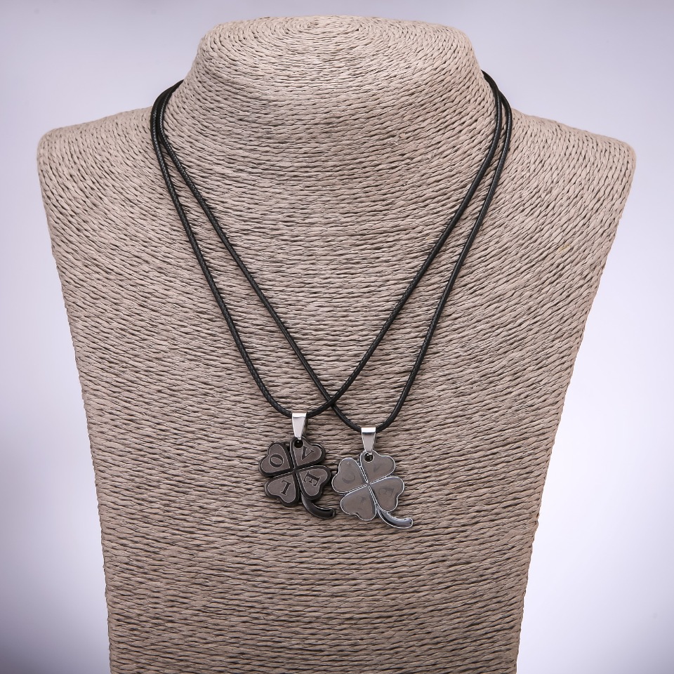 Парни медальони за приятелство „четирилистна детелина“, дължина 42–48 см, диаметър 23×25 мм