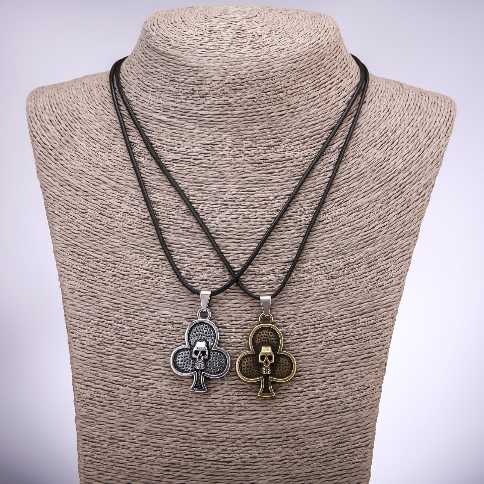 Парни медальони за приятелство с детелини и черепи, дължина 42–48 см, диаметър 25×35 мм