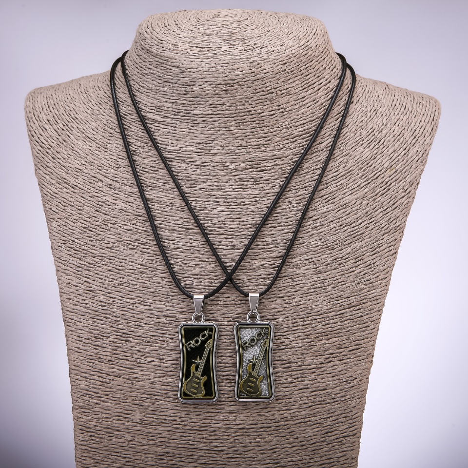 Парни кулони за приятелство «Рок китари», дължина 42–48 см, диаметър 18×37 мм
