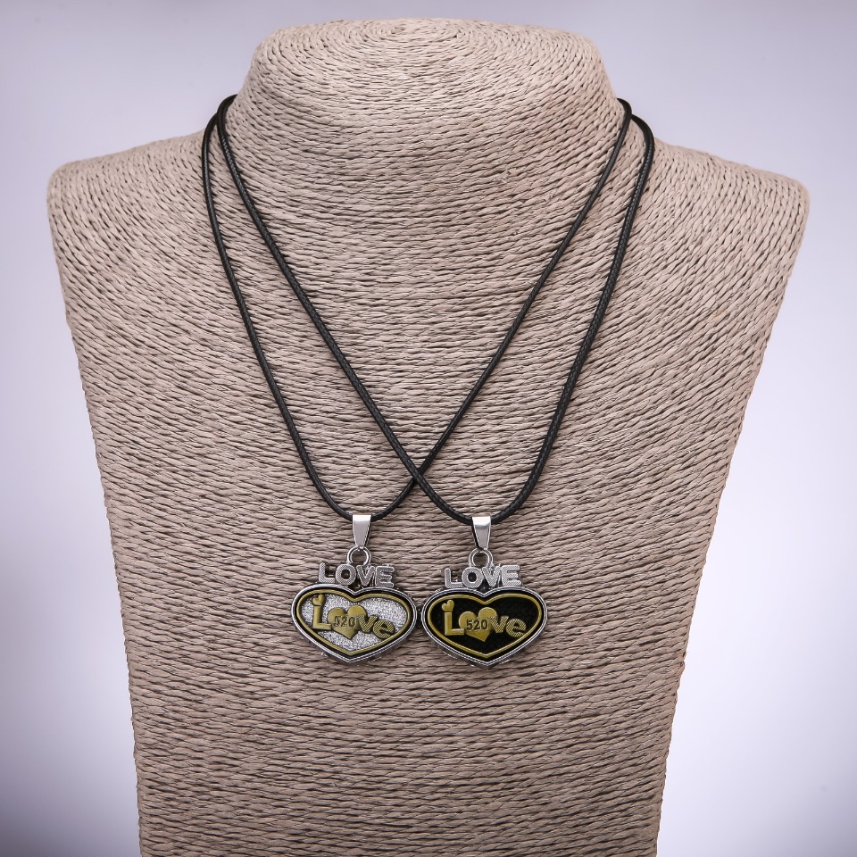 Двойни медальони за приятелство „Сърца Love“, дължина 42-48 см, диаметър 30×25 мм