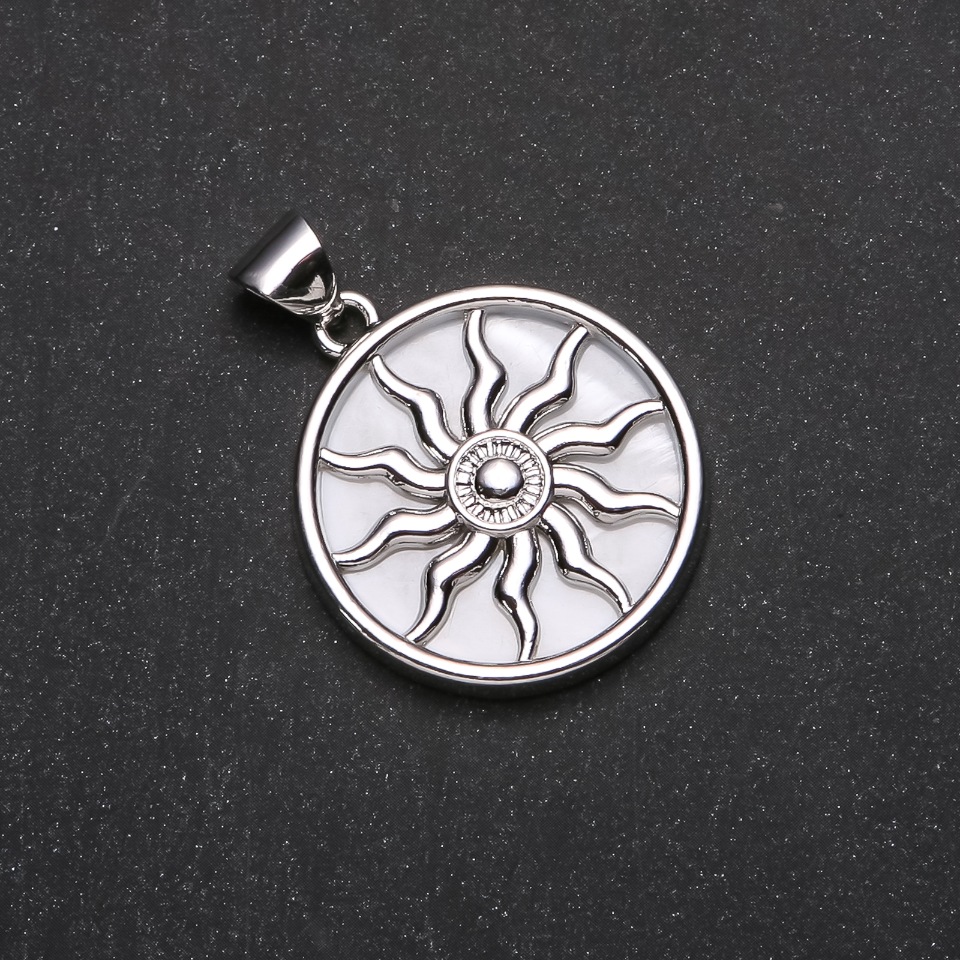 Кулон Ярило от бял перламутър, диаметър 32 мм