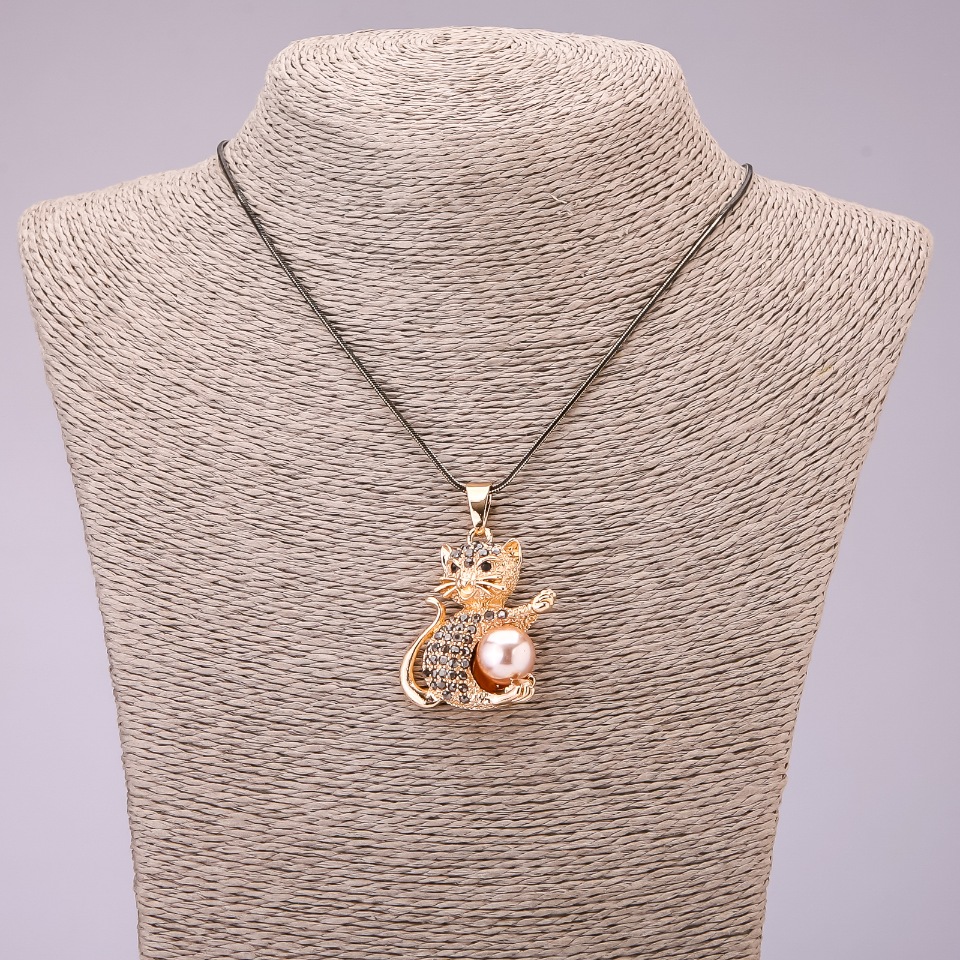 Висулка «Котенче» с черни стрази на дълъг метален синджир «черно злато», диаметър 30х39 мм, дължина 70 см