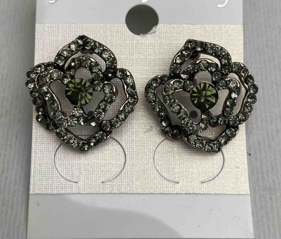 Обици-пусети Рози, тъмни кристали, метал под злато, 20 мм