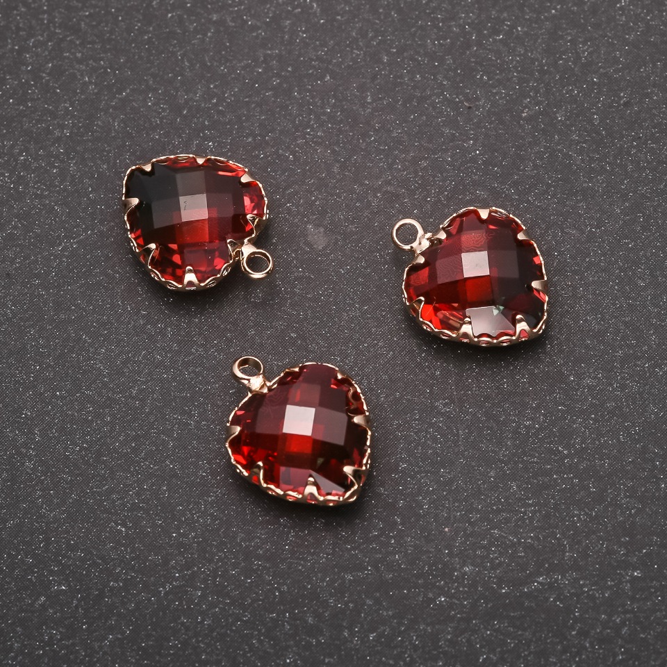 Висулка „Сърце“ червено-зелена, златиста оправа 12×15 мм