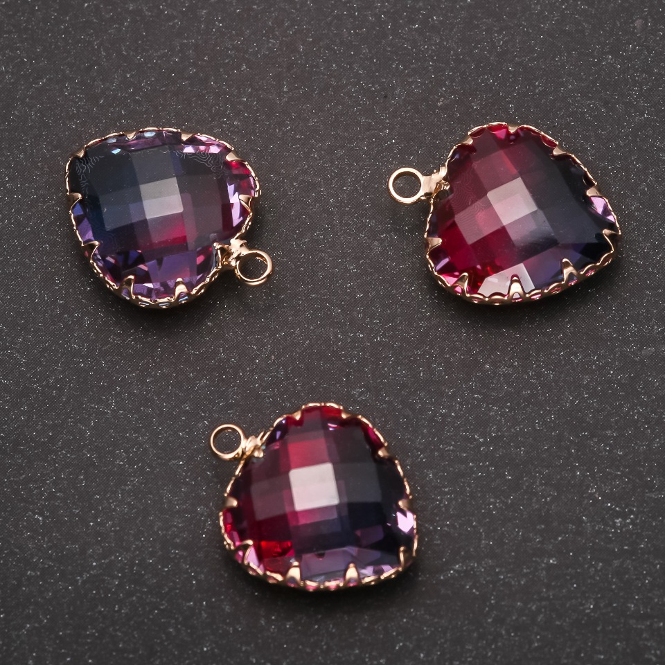 Висулка „Сърце“ малиново-син цвят, златиста оправа 16×20 мм